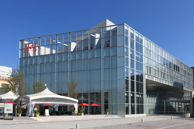 秋田市にぎわい交流館AU